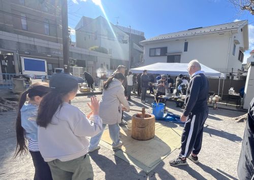 池袋三丁目北町会もちつき写真1