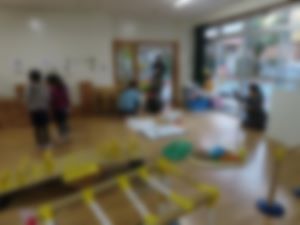 動物が遊ぶ遊具を作って動物園ごっこ