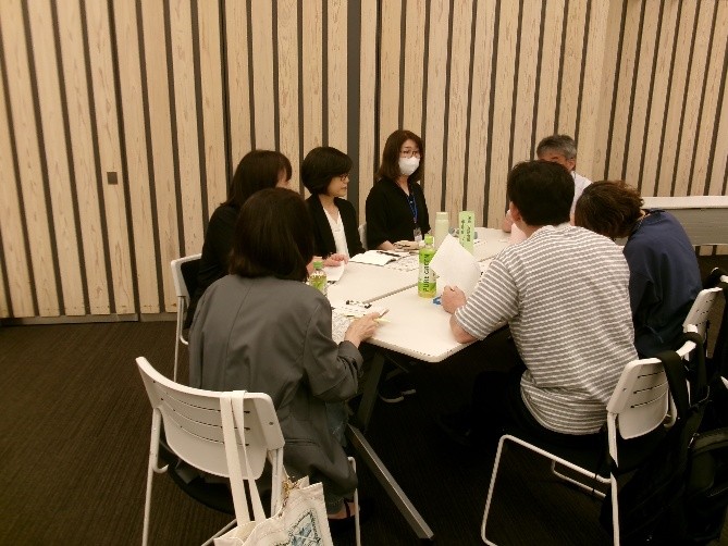 小学校ブロックごとの意見交換の様子