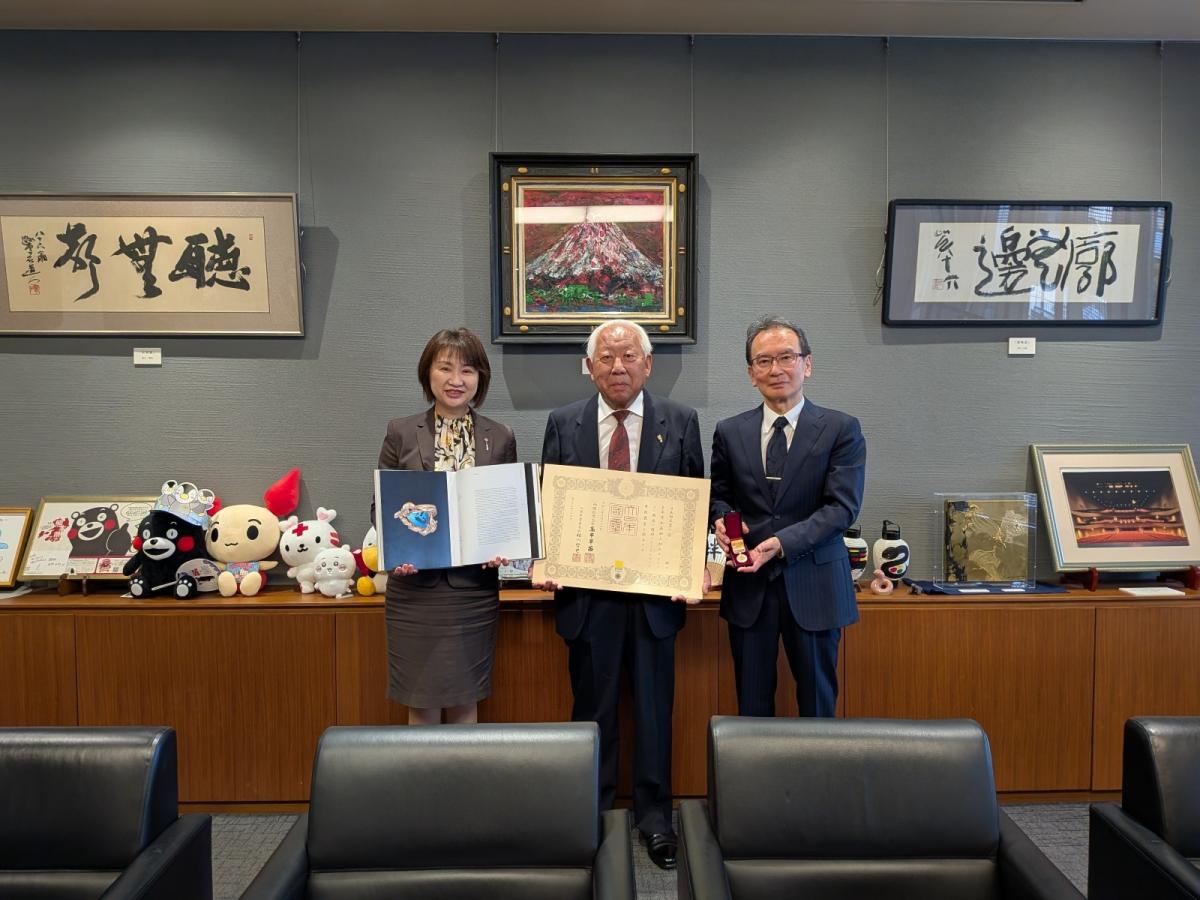 黄綬褒章受章の報告