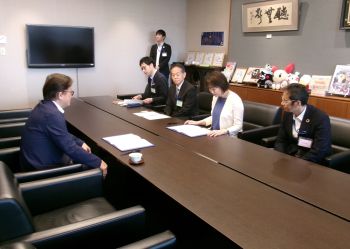 協定締結式の様子