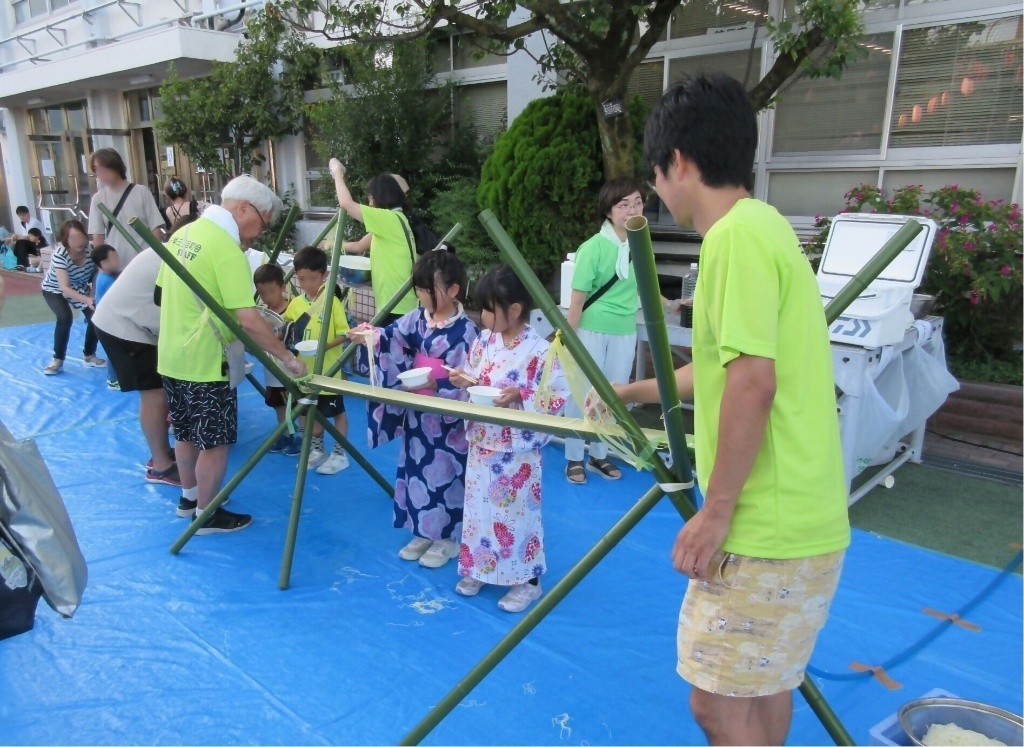 流しそうめんの様子