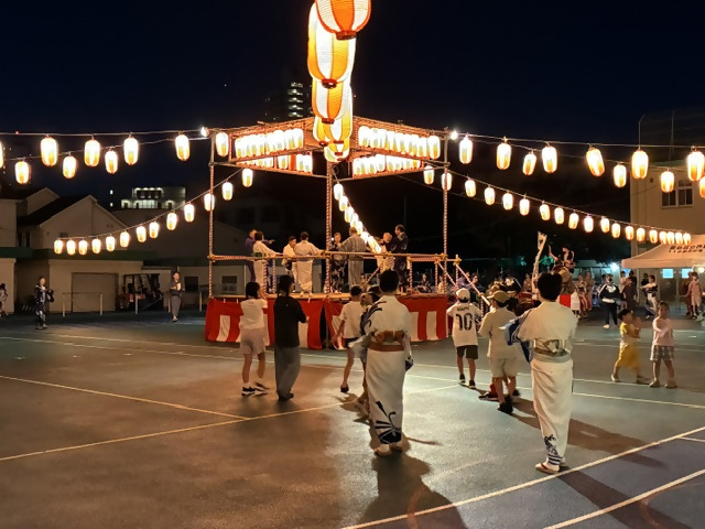 盆踊りの様子