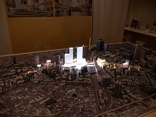 将来の池袋駅周辺の大型模型（ライトアップ）